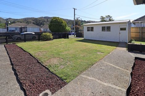 Photo of property in 15 Hinau Grove, Wainuiomata, Lower Hutt, 5014