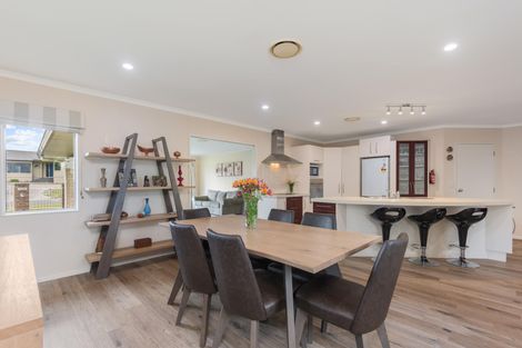 Photo of property in 158 Ruapehu Drive, Fitzherbert, Palmerston North, 4410