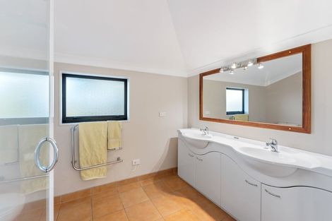 Photo of property in 14 Nugget Grove, Raumati Beach, Paraparaumu, 5032