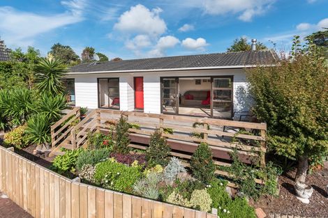 Photo of property in 40 Pokapu Street, Titirangi, Auckland, 0600