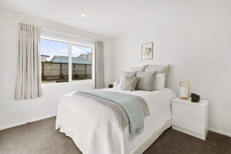 Photo of property in 12 Promontory Crescent, Newlands, Wellington, 6037