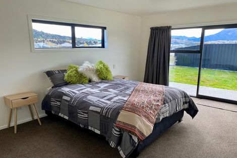 Photo of property in 19 Kingfisher Crescent, Albert Town, Wanaka, 9305