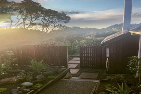 Photo of property in 15 Domain Crescent, Muriwai, Waimauku, 0881