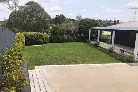 Photo of property in 5 Holiday Road, Stanmore Bay, Whangaparaoa, 0932