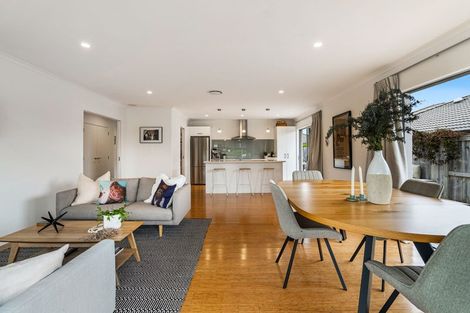 Photo of property in 3 Madden Avenue, Kumeu, 0810