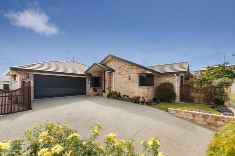 Photo of property in 12 Tennyson Avenue, Kelvin Grove, Palmerston North, 4414