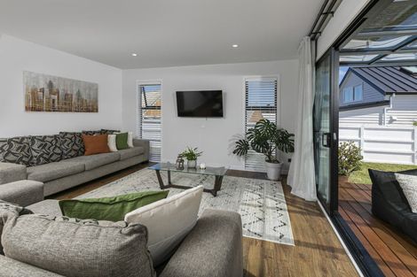 Photo of property in 2a Roland Road, Greenhithe, Auckland, 0632