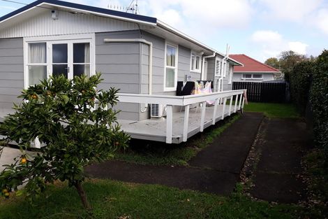 Photo of property in 2/206 Lake Road, Northcote, Auckland, 0627