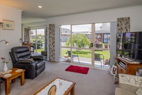 Photo of property in Rangeview Villas, 2/9 Fuller Close, Levin, 5510