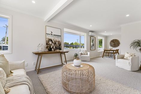 Photo of property in 12e Woodhouse Place, West Harbour, Auckland, 0618