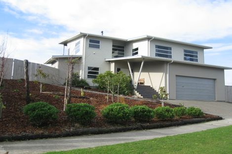 Photo of property in 37 Ruapehu Drive, Fitzherbert, Palmerston North, 4410
