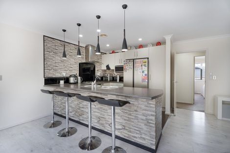 Photo of property in 42 Tongariro Drive, Aotea, Porirua, 5024