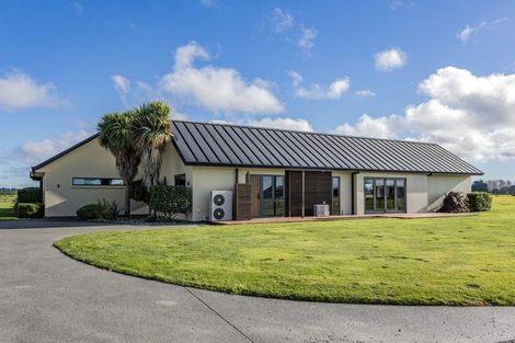 Photo of property in 585 Coutts Island Road, Coutts Island, Christchurch, 7670