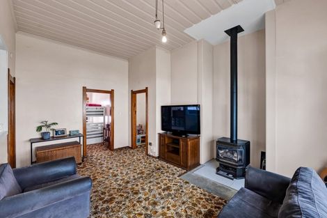 Photo of property in 15 York Street, Eltham, 4322