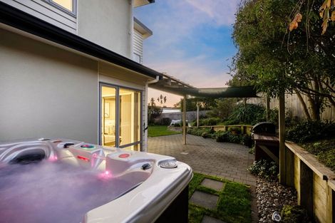 Photo of property in 6 Sumner Terrace, Aotea, Porirua, 5024