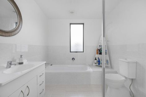 Photo of property in 27/3 Hulme Place, Henderson, Auckland, 0612