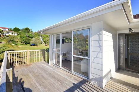 Photo of property in 2/10 Scarlock Avenue, Browns Bay, Auckland, 0630