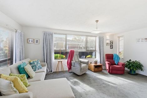 Photo of property in 2/1 Karnak Crescent, Russley, Christchurch, 8042