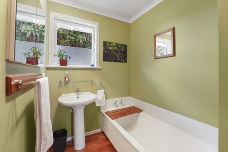 Photo of property in 1 Innes Way, Newlands, Wellington, 6037