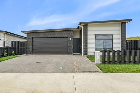 Photo of property in 35 Overton Street, Rototuna North, 3210