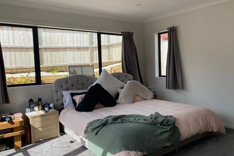 Photo of property in 12 Mamuku Drive, Massey, Auckland, 0614