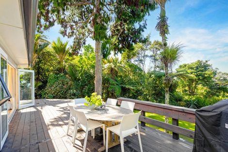 Photo of property in 282 Shaw Road, Titirangi, Auckland, 0604