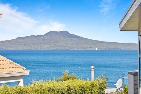 Photo of property in 4c Beach Road, Castor Bay, Auckland, 0620