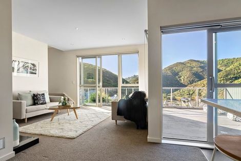 Photo of property in 40 Rarangi Way, Owhiro Bay, Wellington, 6023