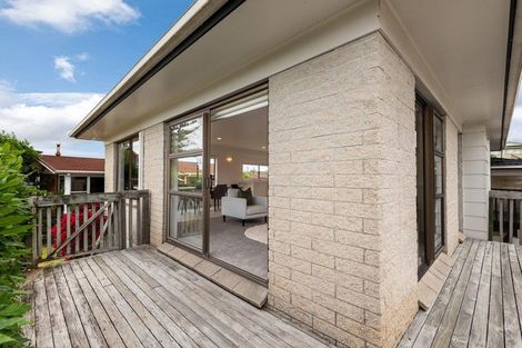 Photo of property in 1/27 Knightsbridge Drive, Forrest Hill, Auckland, 0620