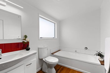 Photo of property in 9 Calvert Road, Moturoa, New Plymouth, 4310