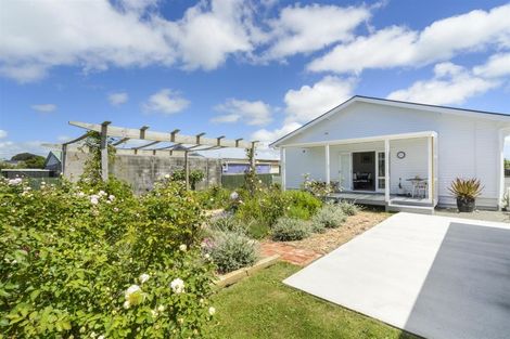 Photo of property in 7 Station Road, Marton, 4710