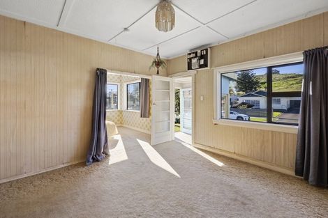Photo of property in 80 Pioneer Road, Moturoa, New Plymouth, 4310
