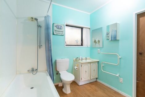 Photo of property in 39 Lastel Place, Shelly Park, Auckland, 2014