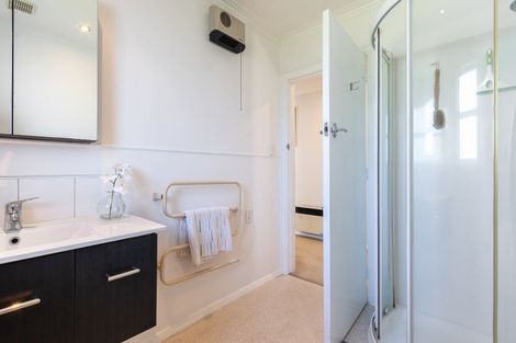 Photo of property in 28 Karu Crescent, Waikanae, 5036