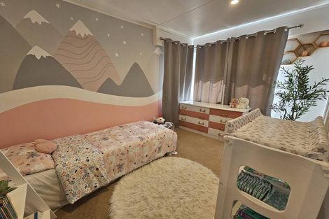 Photo of property in 14 Lees Grove, Wainuiomata, Lower Hutt, 5014