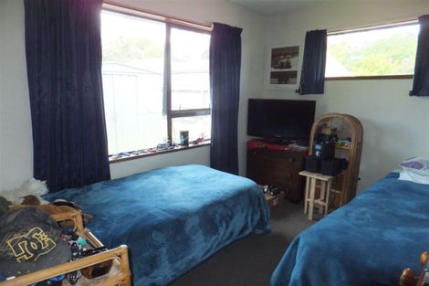 Photo of property in 11 Oakley Crescent, Hornby, Christchurch, 8042