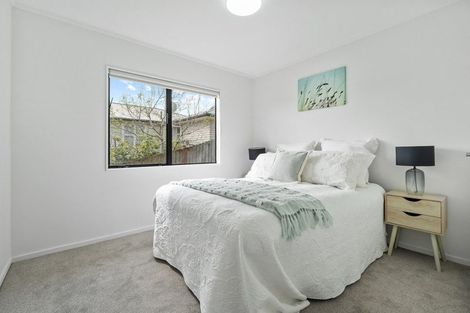 Photo of property in 2/38 Waverley Avenue, Glenfield, Auckland, 0629
