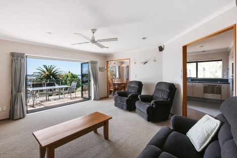 Photo of property in 32 Downing Place, Welcome Bay, Tauranga, 3112