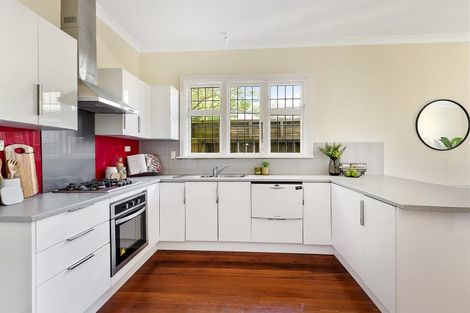 Photo of property in 11 Rimu Road, Kelburn, Wellington, 6012