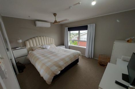 Photo of property in 1/367 Wairau Road, Totara Vale, Auckland, 0629