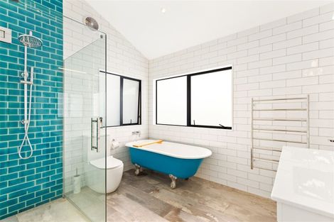 Photo of property in 48 Renata Crescent, Te Atatu Peninsula, Auckland, 0610