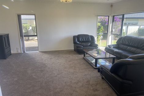 Photo of property in 23 Gillard Place, Eastern Beach, Auckland, 2012