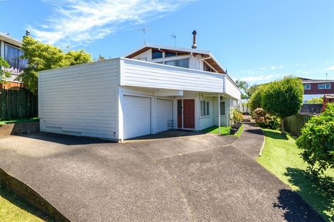 Photo of property in 18 Felgrove Street, Glendene, Auckland, 0602