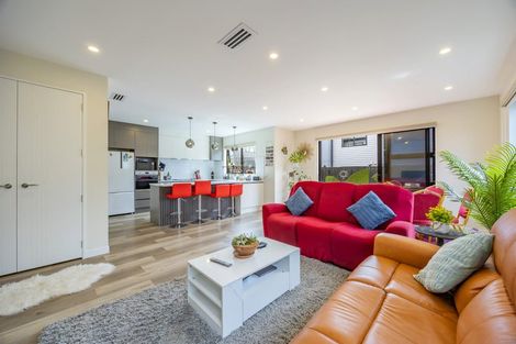 Photo of property in 16 Cara Avenue, Kumeu, 0810