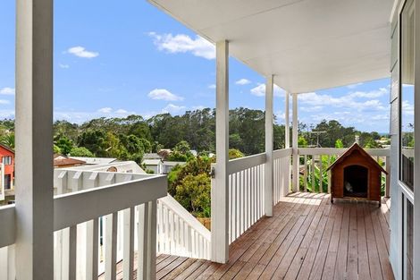 Photo of property in 16 Kearney Place, Massey, Auckland, 0614