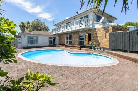 Photo of property in 40 Challen Close, Conifer Grove, Takanini, 2112