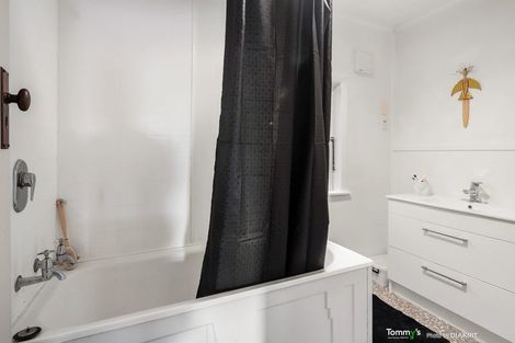 Photo of property in 60 Allington Road, Karori, Wellington, 6012