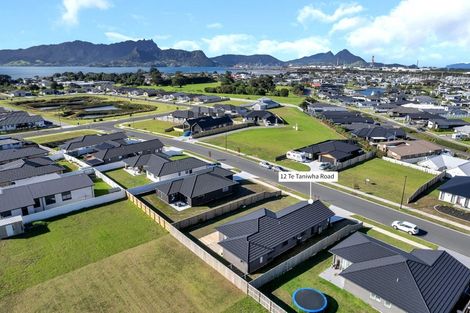 Photo of property in 12 Te Taniwha Road, One Tree Point, 0118