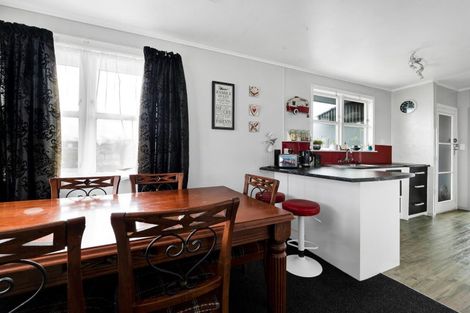 Photo of property in 65 Cloten Road, Stratford, 4332