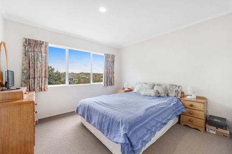 Photo of property in 198 Botany Road, Botany Downs, Auckland, 2010